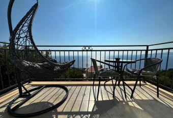 Almond Apartments has Balcony rooms