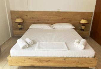 Garden Villa Sarande Apt-6 allows 18 year olds to book a room