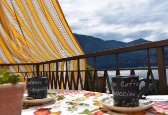 La Resilienza, apartment with view, Carate Urio has Balcony rooms