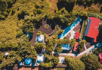 Quinta do Abacate - Glamping Park allows 18 year olds to book a room