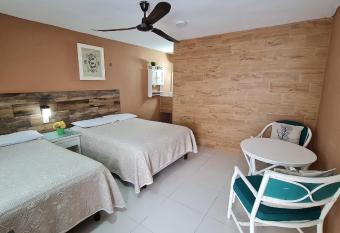 Dna Cancun Hotel Y Posada allows 18 year olds to book a room