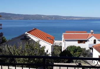 Family apartment and terrace with a sea view has Balcony rooms