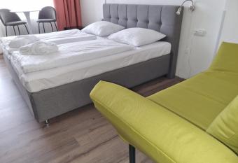 Ubytov  n   Hanka v hotelov  m pokoji C408 has Balcony rooms