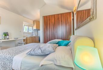 Studio in Olive Grove close to Split and Trogir has Balcony rooms