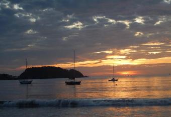 Jazmin Del Sol steps away from Playa Potrero !! has Balcony rooms