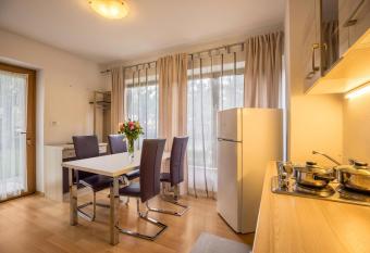 Apt Hofer Maria has Balcony rooms