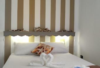 Ely Sea has Balcony rooms