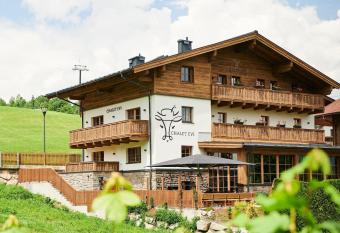 Serviced Luxury Chalet Evi, Ski-in Ski-out has Balcony rooms
