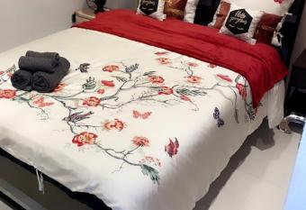 Larnaca Room, 50m to the Finikoudes beach allows 18 year olds to book a room