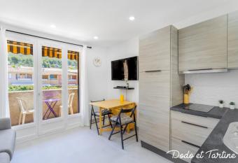 Adorable studio with AC close to the beach - Dodo et Tartine has Balcony rooms
