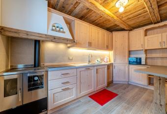 Ospitalit   Diffusa Laste Dolomites C  sa del B  rba Jaco allows 18 year olds to book a room