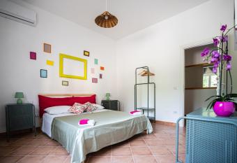 CasaPo  allows 18 year olds to book a room