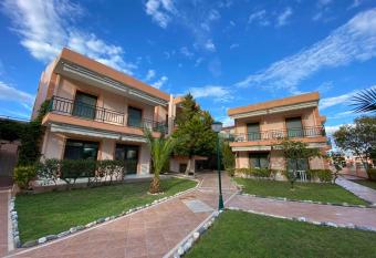 Alexandra Apartments has Balcony rooms