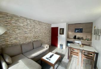 Appartement chaleureux - pied des pistes has Balcony rooms