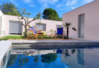 Carr   de Lune allows 18 year olds to book a room