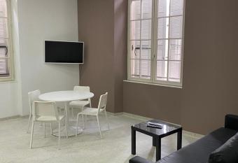 FIVE STARS C4 has Smoking rooms