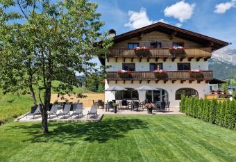 Hotel Pension Annerlhof has Balcony rooms