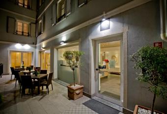 Hotel Lago di Como has Balcony rooms