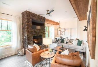 Appalachian at Main & Pine has rooms with a private hot tub