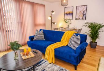 Manchester Apartments by BEVOLVE - City Centre has Balcony rooms