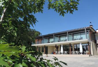 Olhares do Lobo - Restaurante Lobo allows 18 year olds to book a room