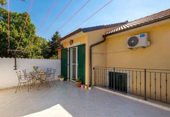 Studio Apartman Blue Sky has Balcony rooms