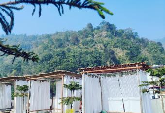 Hotel Aqua Vibes allows 18 year olds to book a room