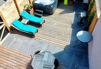 Ol folle spa has rooms with a private hot tub