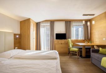 Rosalpina Apt 1 has Balcony rooms