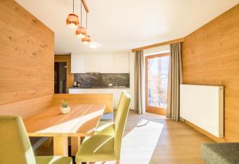 Rosalpina Apt 3 has Balcony rooms