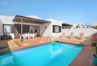 Casa Alegre has Balcony rooms