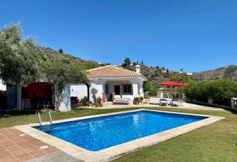 LA HIGUERA has Balcony rooms