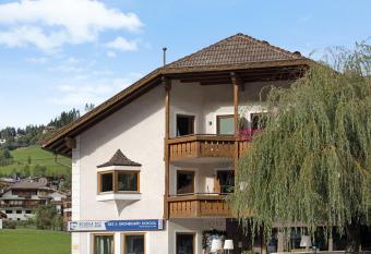 Rosalpina Apt 4 has Balcony rooms