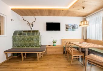 Runcac Apt Plaies has Balcony rooms