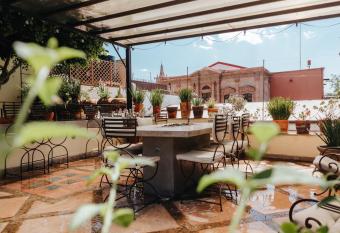 Casa Florida B&B allows 18 year olds to book a room