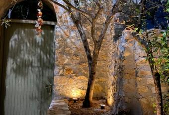 Lemons&Olives Rooms allows 18 year olds to book a room