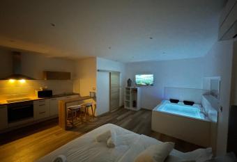 Studio Baln  oth  rapie allows 18 year olds to book a room