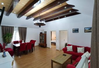 Apartament 2 camere - Casa Divertis has Balcony rooms