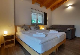 B&B alla Spiazz  la has Balcony rooms