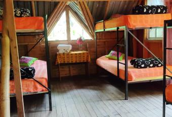 Hospedaje Pance Ar   Munani Reserva Natural allows 18 year olds to book a room