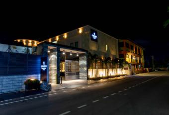 D avenue Boutique Hotel Accra allows 18 year olds to book a room