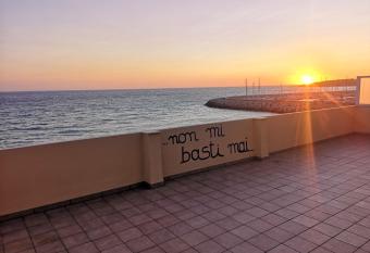 L  Attico nel mare allows 18 year olds to book a room