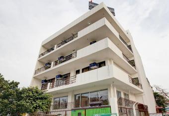 Hotel Noida Grand- opposite of Max Hospital Sector 19 Noida has Balcony rooms