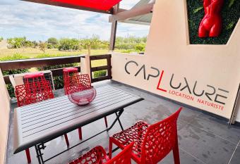 CAPLUXURE - Port nature 8 - village naturiste Cap d Agde allows 18 year olds to book a room