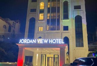 Jordan View Hotel allows 18 year olds to book a room