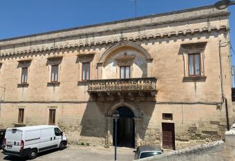 Palazzo Moschettini has Balcony rooms