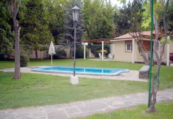 Posada Los Ranchos - Chacras de Coria allows 18 year olds to book a room