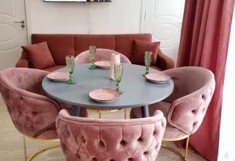 Honey apartament has Balcony rooms