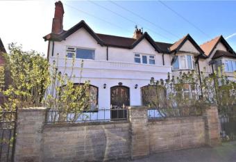 Tudor House, Skegness has Balcony rooms