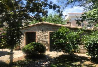 Dotty   s house has Balcony rooms